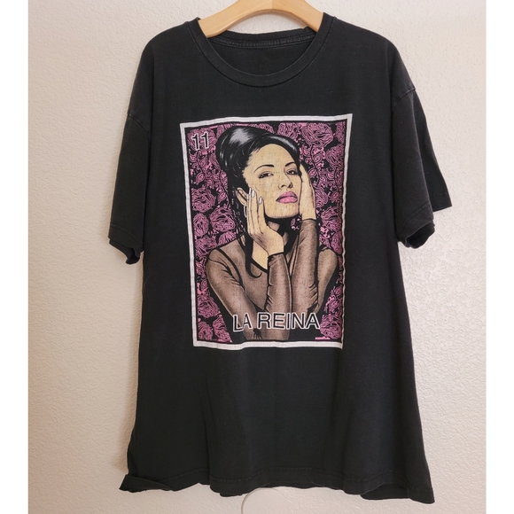 VNT unisex Selena quintanilla graphic shirt no size tag but fits like xl - Picture 1 of 4
